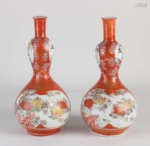 Two Japanese Kutani vases, H 23.5 cm.