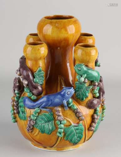 Chinese vase with chameleons, H 24 cm.
