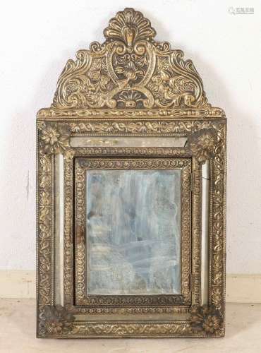 Mirror cabinet with brushes