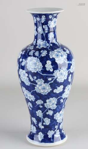 Chinese prunus vase, H 30 cm.