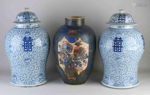 Three antique Chinese vases, H 40 - 43 cm.