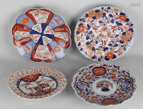 Four Imari dishes, Ø 27 - 30 cm.