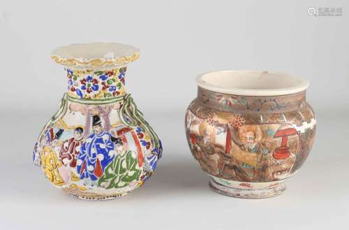 Two parts Japanese Satsuma porcelain, 1920