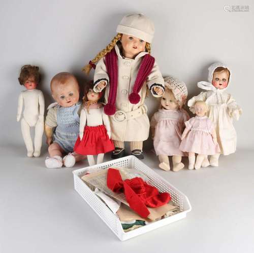 Seven antique dolls + doll clothes