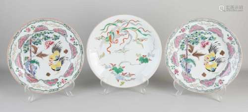 Three Chinese plates, Ø 24 - 25 cm.