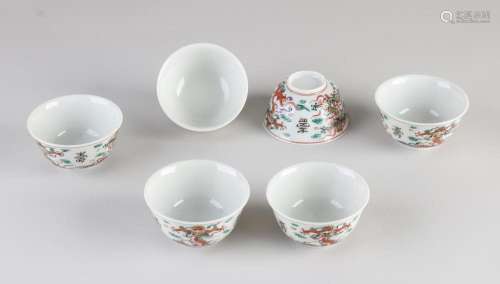 Six Chinese Familie Verte cups Ø 7.5 cm.