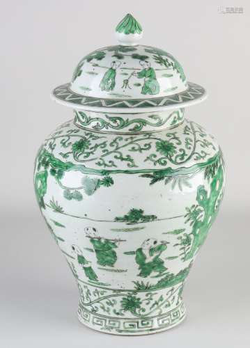 Chinese Familie Verte lidded pot, H 35 cm.