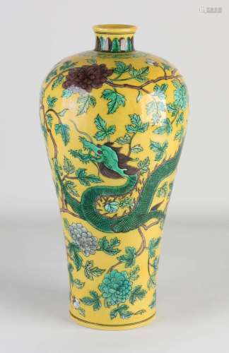Chinese Meiping vase, H 37.5 cm.