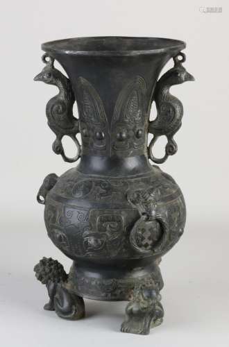 Chinese bronze vase, H 29.5 cm.