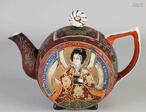 Japanese Satsuma teapot, 1920
