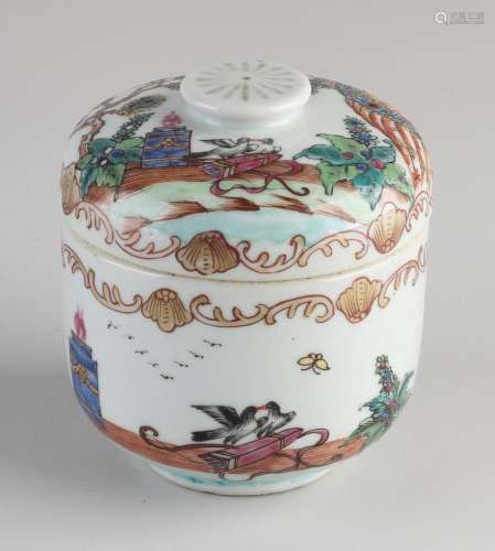 18th century Chinese lidded box Ø 8.5 cm.