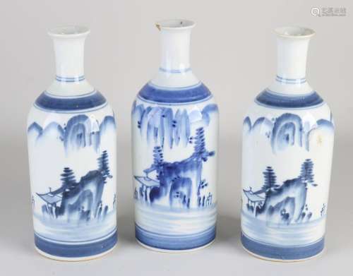Three Japanese or Chinese rice wine bottles, H 22 - 23 cm.
