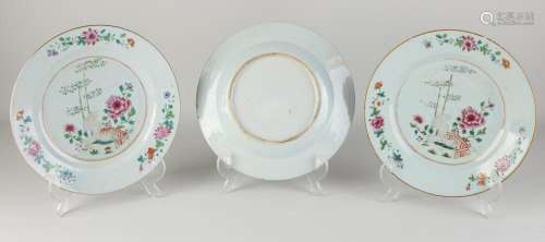 Three 18th century Chinese plates Ø 22.5 cm.