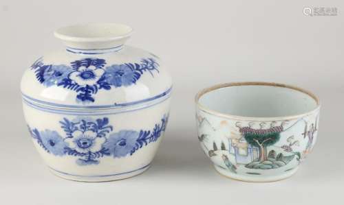 Two Chinese bowls