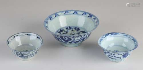 Three Chinese bowls Ø 10 - Ø 17 cm.
