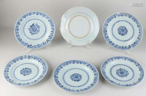 Set of six 18th century Chinese plates Ø 23.5 cm.