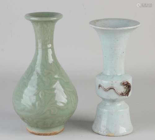 Two parts Chinese porcelain, H 19 - 21 cm.