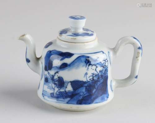 18th century Chinese Kang Xi teapot, H 6 cm.