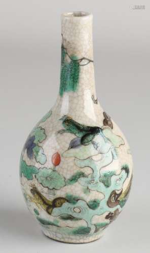 Chinese Familie Verte vase, H 12.5 cm.