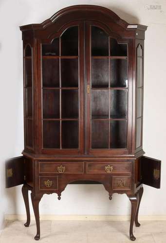 English display cabinet, 1900