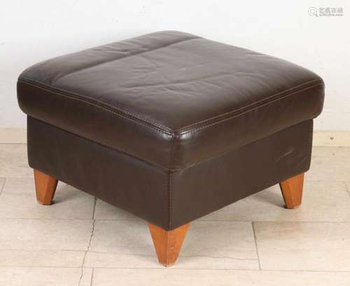 Leather pouf