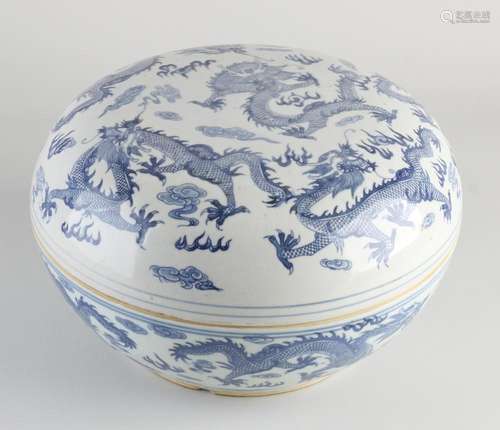 Chinese lidded box Ø 20 cm