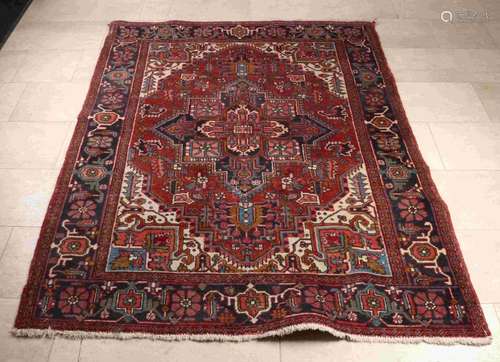 Large old Persian rug, 189 x 130 cm.