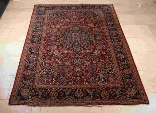 Persian rug, 198 x 137 cm.