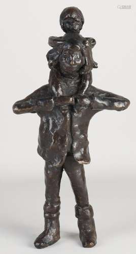 Solid bronze statue, Mother with child