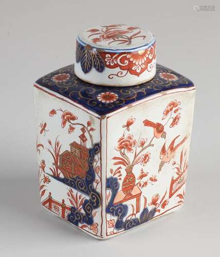 Delft tea caddy, H 10.5 cm.