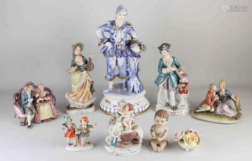 Lot of figurines (9 pcs.)