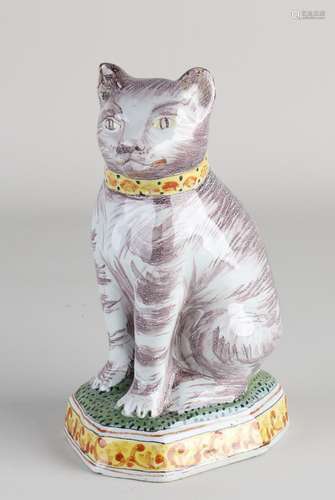 18th century Delft cat, H 18 cm.