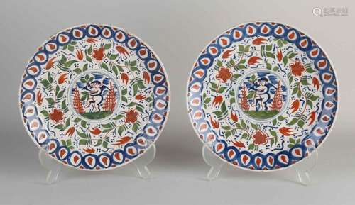 Two 18th century Delft plates Ø 22 cm.