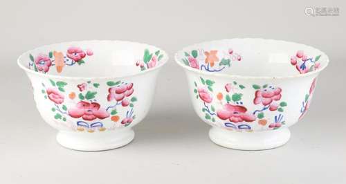 Two English cupboard bowls Ø 18.5 cm.