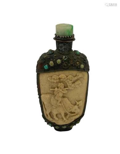 A Tibetian 19th century snuff bottle