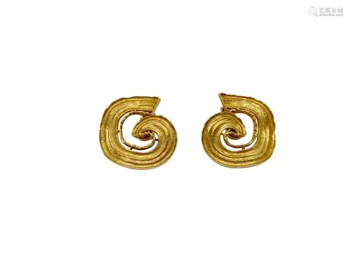 Ilias Lalaounis - A pair of 18k gold earrings