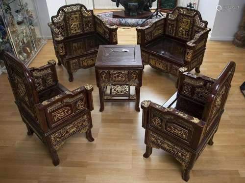 SET OF FOUR ARMCHAIRS AND END TABLE