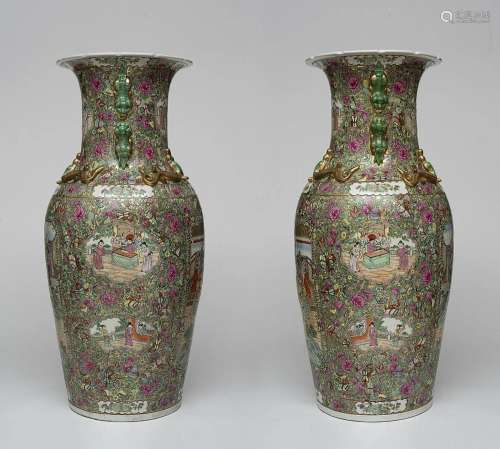 MIRROR PAIR OF LARGE CHINESE EXPORT VASES