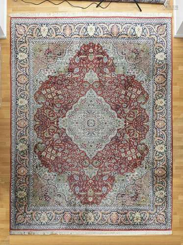 ISFAHAN HAND KNOTTED SILK RUG