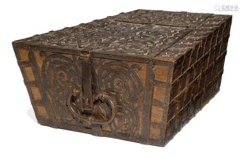 CARRIAGE CHEST