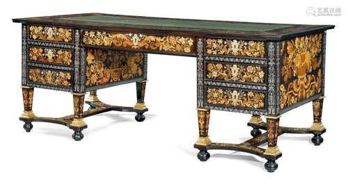 LARGE BUREAU MAZARIN "A TOUTES FACES"