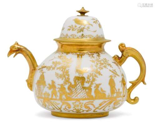 TEAPOT WITH CHINESE FIGURES IN AUGSBURG GOLD