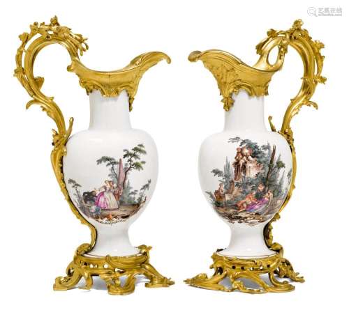 A PAIR OF EWERS WITH GILT BRONZE MOUNTS