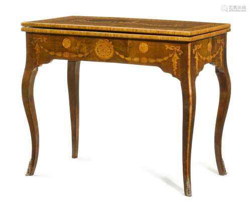 GAMES TABLE WITH FINE MARQUETRY