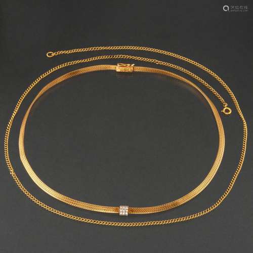 Conjunto de gargantilla y cadena en oro amarillo de 18 kt.