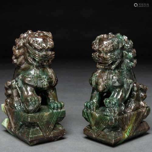 Pareja de leones Foó realizados en piedra de jade color verd...