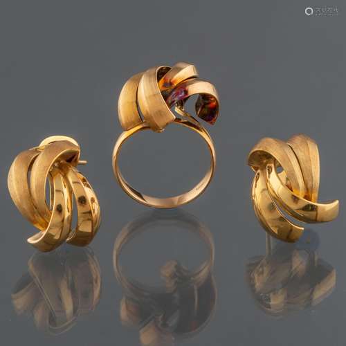 Conjunto de anillo y pareja de pendientes en oro amarillo de...