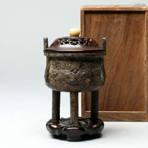 明 銅饕餮紋三足鼎式炉