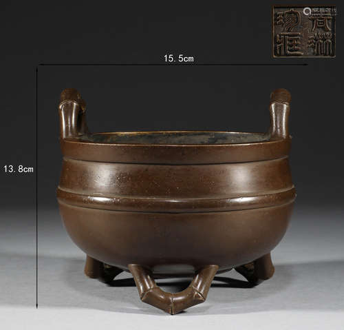 In the Qing Dynasty, the bronze two ear three foot stove