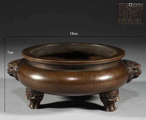 In the Ming Dynasty, the bronze Xuande two ear three foot st...